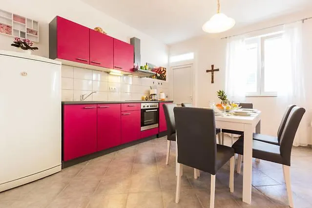 Masa Apartamento Pirovac